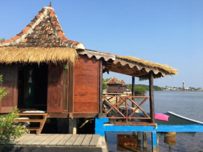  Omah Alchy Cottages  Karimunjawa